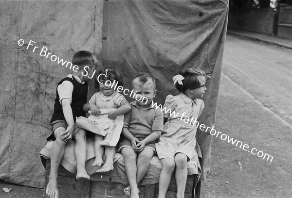 PHOTOGRAPHING A GROUP OF CHILDREN